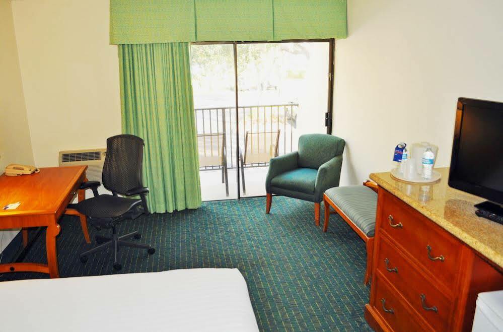Holiday Inn Express Boca Raton - West By Ihg Exterior photo