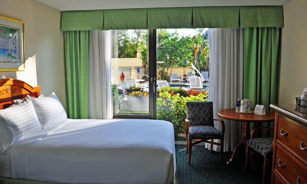 Holiday Inn Express Boca Raton - West By Ihg Exterior photo